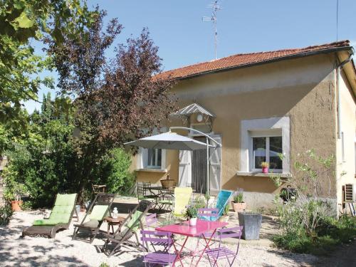 Holiday home Saint Remy de Provence 68 with Game Room : Hebergement proche de Maillane