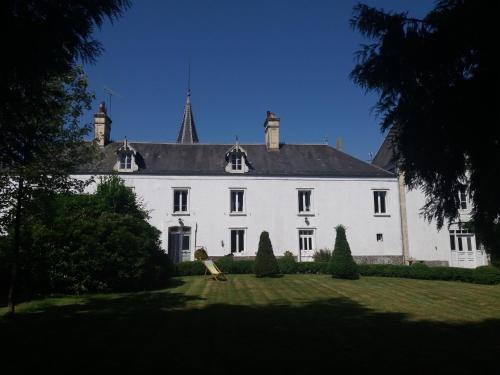 Chateau de la Rucquetiere - Gîte : Hebergement proche de Le Mesnil-Vigot