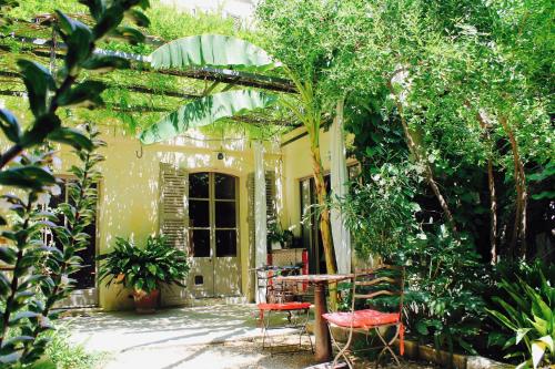 Les Jardins de Baracane : Chambres d'hotes/B&B proche d'Avignon