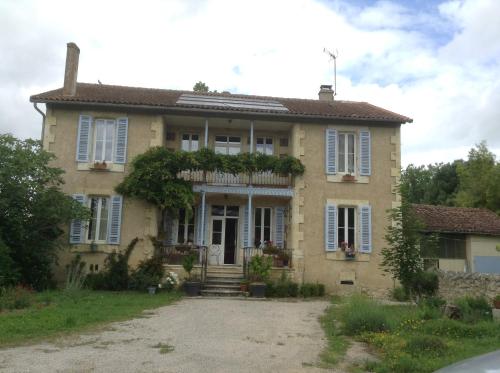 Ancienne école : Chambres d'hotes/B&B proche de Larroque-Saint-Sernin