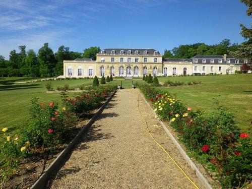 Le Château Du Val : Hotel proche d'Achères