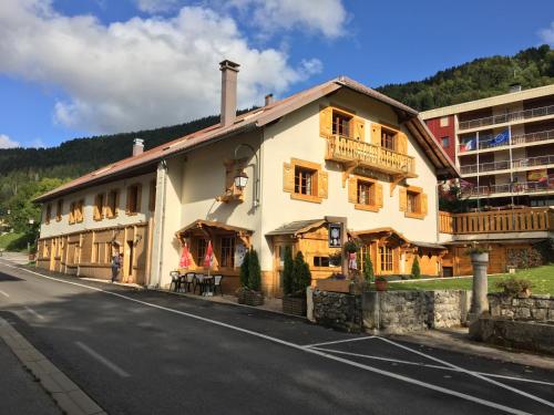 Relais Mont Jura Adults Only : Chambres d'hotes/B&B proche de Ravilloles