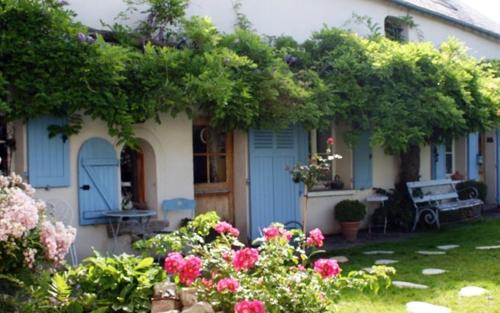 Maison d'Hotes à l'Ombre Bleue : Chambres d'hotes/B&B proche de Vert-en-Drouais