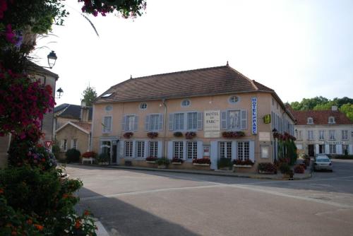 Logis Hôtel Du Parc : Hotel proche de Longchamp-sur-Aujon
