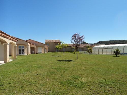Park & Suites Village Gorges de l'Hérault-Cévennes : Hebergement proche de Roquedur