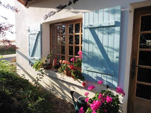 La Petite Maison de Sue : Hebergement proche de Savigné-sur-Lathan