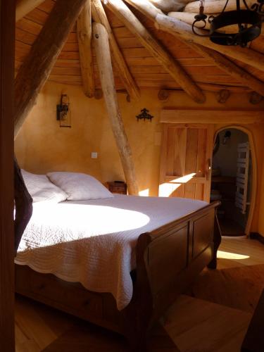 Cabane-hobbit de Samsaget : Chambres d'hotes/B&B proche de Peyrillac-et-Millac
