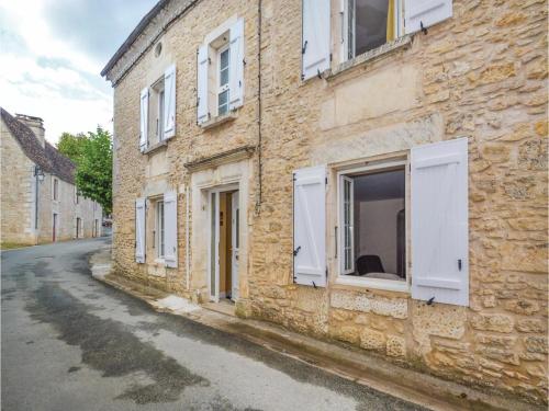 Five-Bedroom Holiday Home in Savignac-Les-Eglises : Hebergement proche de Saint-Pantaly-d'Excideuil