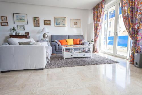 Photo Superb 2 BR with a big terrace - Cannes center