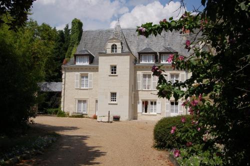 Logis Manoir De La Giraudière : Hotel proche de Beaumont-en-Véron