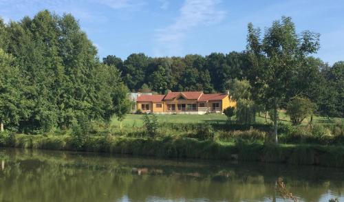 Gite des étangs de Bairon et ses environs : Hebergement proche de La Ferté-sur-Chiers