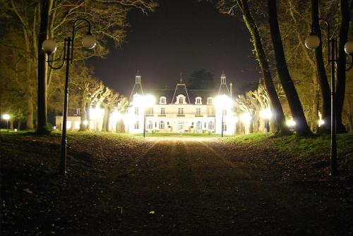 Chateau de Bois Renault : Chambres d'hotes/B&B proche de Pont-de-Ruan