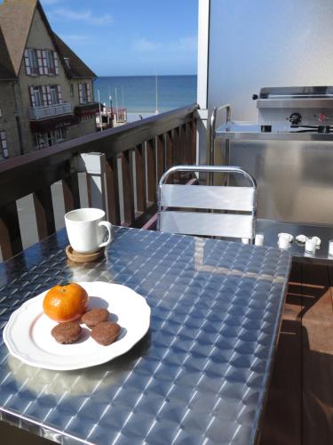 Un balcon sur la mer : Appartement proche de Douvres-la-Délivrande