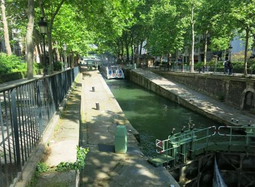 Charming apartment-Canal St Martin-Amazing prices! : Appartement proche du 19e Arrondissement de Paris