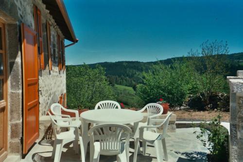 Holiday home Vedieres basse : Hebergement proche d'Agnat