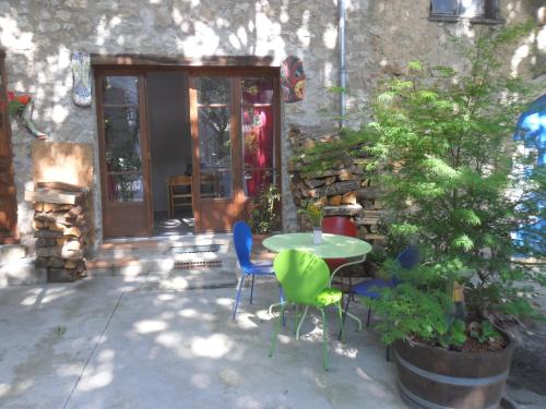 gite t2 avec terrasse : Appartement proche de Villerouge-Termenès