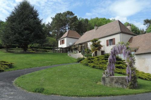 Le jardin des paons : Chambres d'hotes/B&B proche de Montagnac-la-Crempse