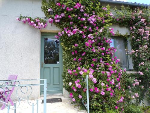 Holiday home Lieu Dit La Fontaine : Hebergement proche de Lésigny