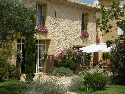 Chambres d'Hôtes La Maison de Léonie : Chambres d'hotes/B&B proche de Castillon-du-Gard