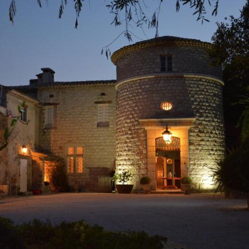 Chateau Germaine : Hebergement proche de La Roquette-sur-Var