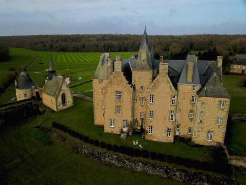 Chateau de Bourgon : Chambres d'hotes/B&B proche de Mayenne