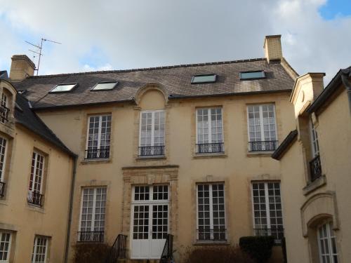 Au cœur du centre historique : Appartement proche de Noron-la-Poterie