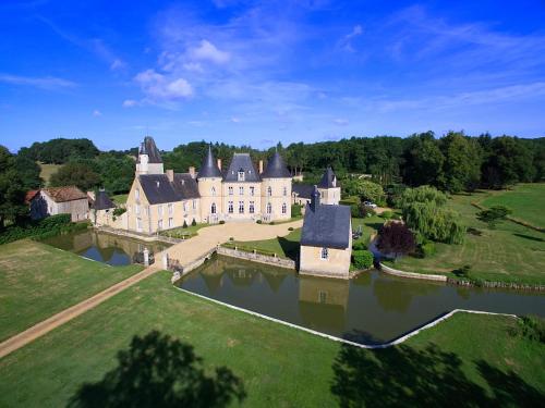 Château de Vaulogé : Chambres d'hotes/B&B proche de Épineu-le-Chevreuil
