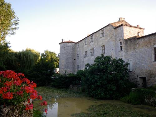 Gîte La maison du château : Hebergement proche de Moncrabeau