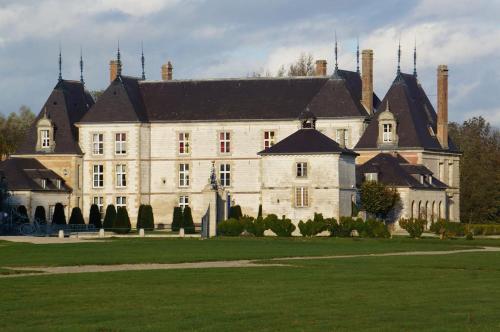 4 saisons au chateau : Chambres d'hotes/B&B proche de Sogny-aux-Moulins