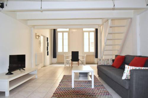 La jolie Mezzanine du Cours Julien - Air Rental : Appartement proche du 6e Arrondissement de Marseille