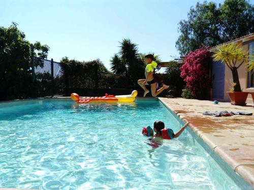 Belle villa avec piscine : Hebergement proche de Toulon