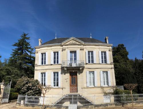 La Villa du Château Belloy : Hebergement proche de Saint-Ciers-d'Abzac