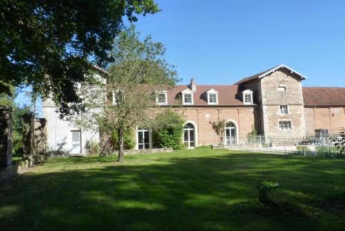 Maison d'exception avec piscine : Hebergement proche de Mont-lès-Seurre
