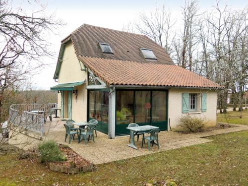 Ferienhaus mit Pool Terrasson 100S : Hebergement proche de Châtres