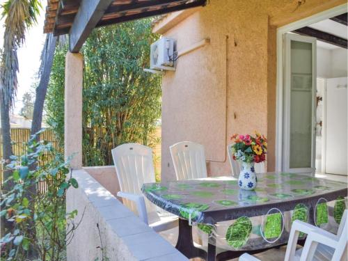 Two-Bedroom Holiday Home in Poggio Mezzana : Hebergement proche de Pruno