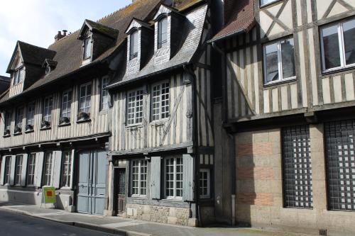 Maison 17ème - centre historique de Pont l'Evêque - 10 pers. : Hebergement proche de Beaumont-en-Auge
