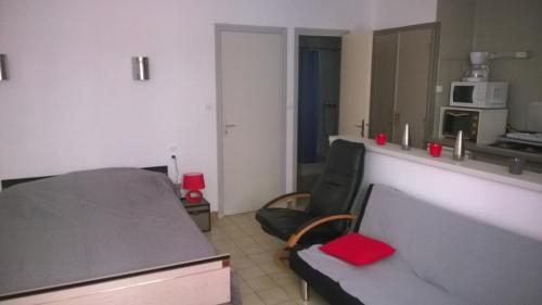 appartement indépendant en RDC à 50 m des thermes : Appartement proche de Montbolo