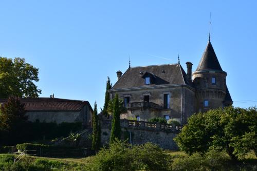 Chateau de la Grave : Chambres d'hotes/B&B proche de Tauriac