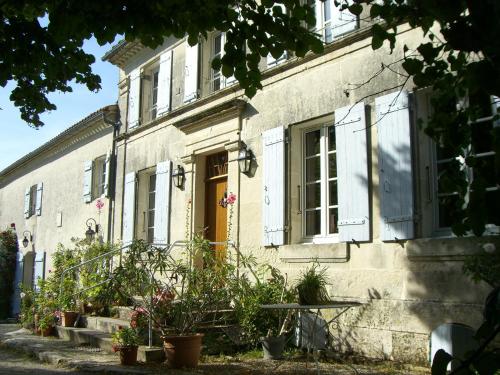 Chambres d'Hôtes - Les Bujours : Chambres d'hotes/B&B proche de Saint-Georges-des-Coteaux
