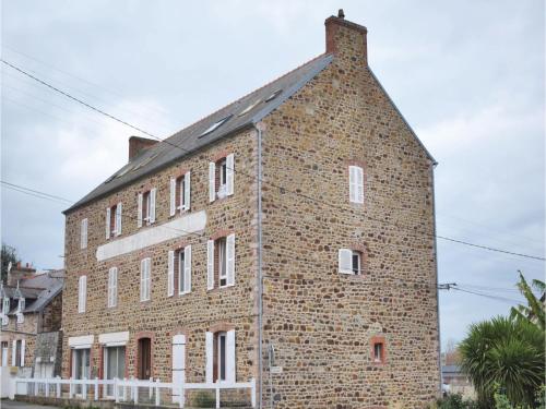 One-Bedroom Apartment in Pleneuf-Val-Andre : Appartement proche de Planguenoual