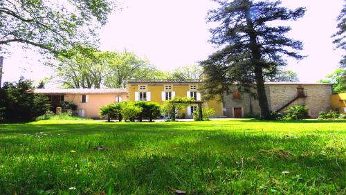 Château de la Prade : Chambres d'hotes/B&B proche de Villespy