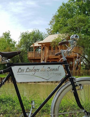 Les Lodges du Canal de Bourgogne : Hebergement proche de Thoste