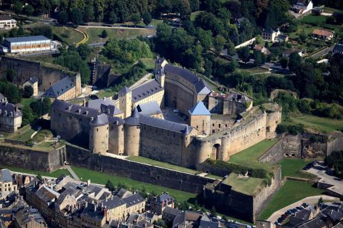 Maison à Sedan à 100m du château fort : Hebergement proche de Ville-sur-Lumes
