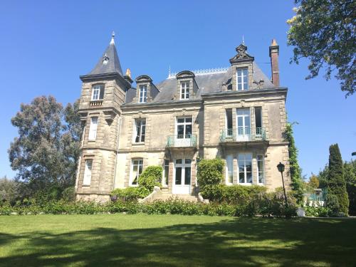 Le Château des Tourelles en Vendée : Chambres d'hotes/B&B proche de La Guyonnière