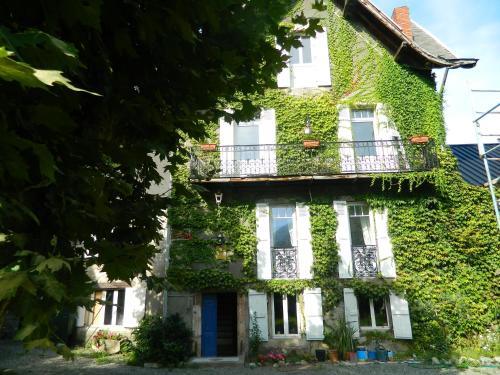 villa clémence 31 : Chambres d'hotes/B&B proche de Saint-Béat