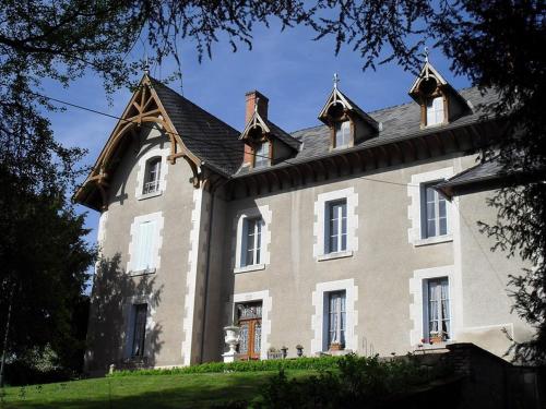 Chateau Arfeuilles : Hebergement proche de Barrais-Bussolles