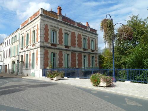Les Balcons de la Seugne : Chambres d'hotes/B&B proche de Saint-Simon-de-Pellouaille