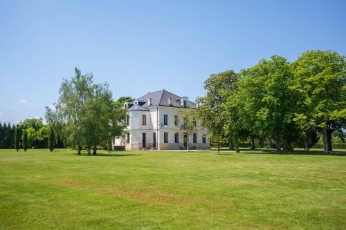 Chateau Bouynot : Chambres d'hotes/B&B proche de Barie