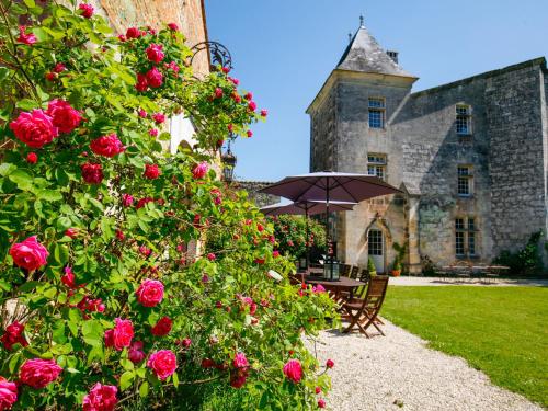 Château médiéval proche de la Dordogne : Hebergement proche de Rivières