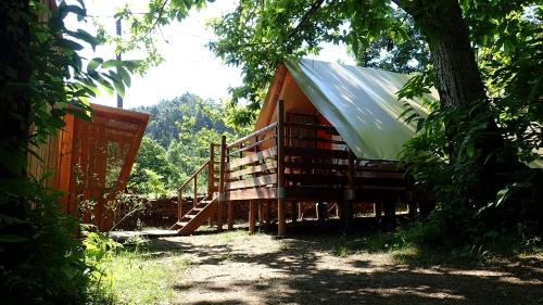 Camping La Châtaigneraie : Hebergement proche de Concoules